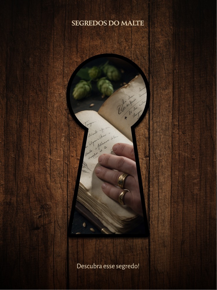 Post: fechadura recortada na madeira revelando a mão do rei sobre o livro de receitas, com lúpulo