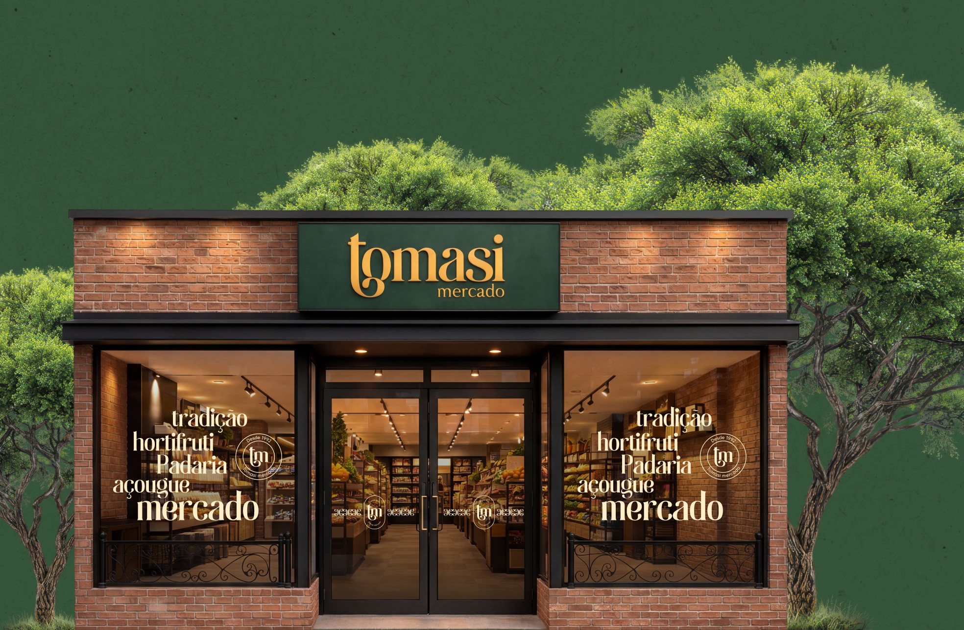 Fachada de tijolos do Tomasi Mercado com letreiro verde e vitrines com os setores